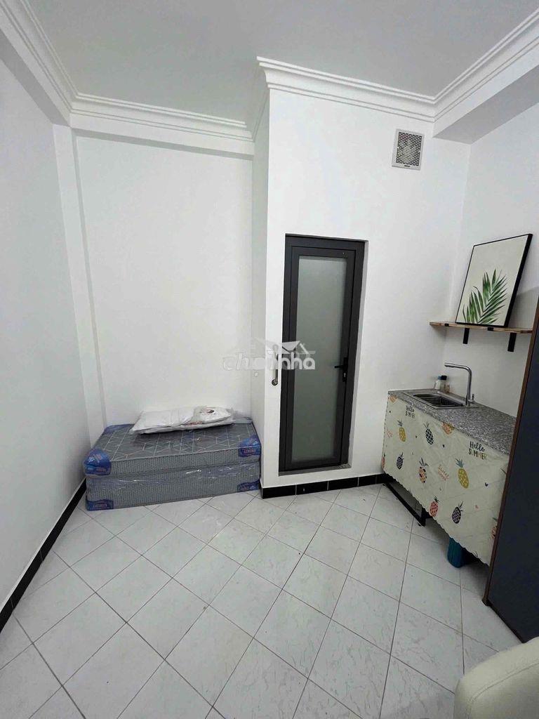 Studio đi bộ qua ueh cơ sở b
