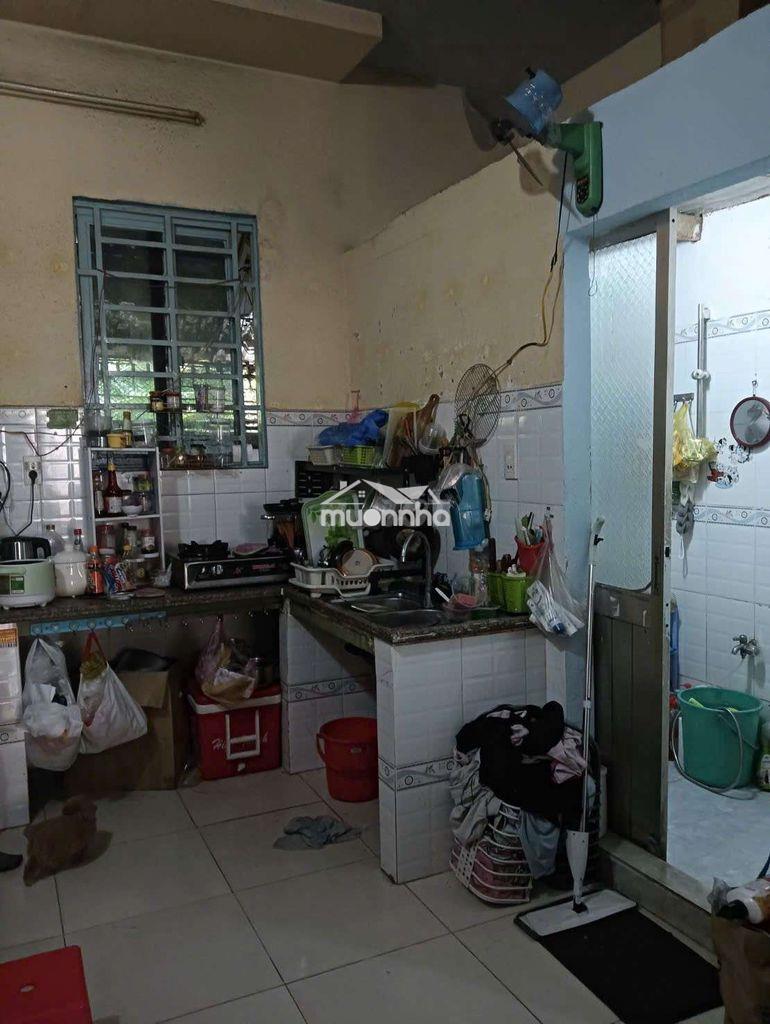 Nhà sân xe máy - Ảnh 2