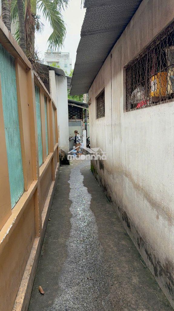 Cần bán nhà hẻm ql1k, ngay trường tiểu học xuân hiệp.