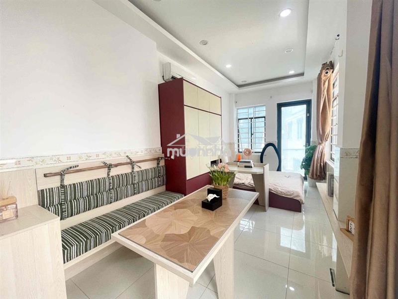 Nhà mới xây 100% tại quận 10 giá rẻ ban công thoáng mát
