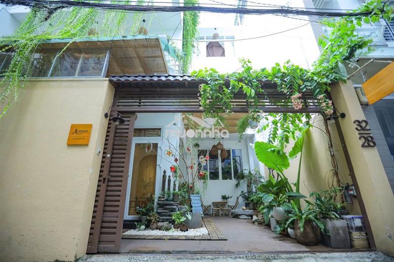 Cho thuê nhà 32/28 đặng văn ngữ, qpn – ngang 10m, có sân, 30tr