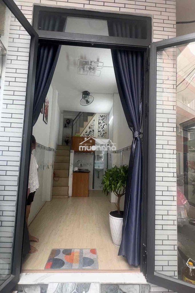 Cho thue 616/5 cach mang thang tám đối diện công vien lê thị riêng