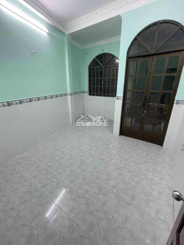 Nhà vị trí kinh doanh buôn bán ok